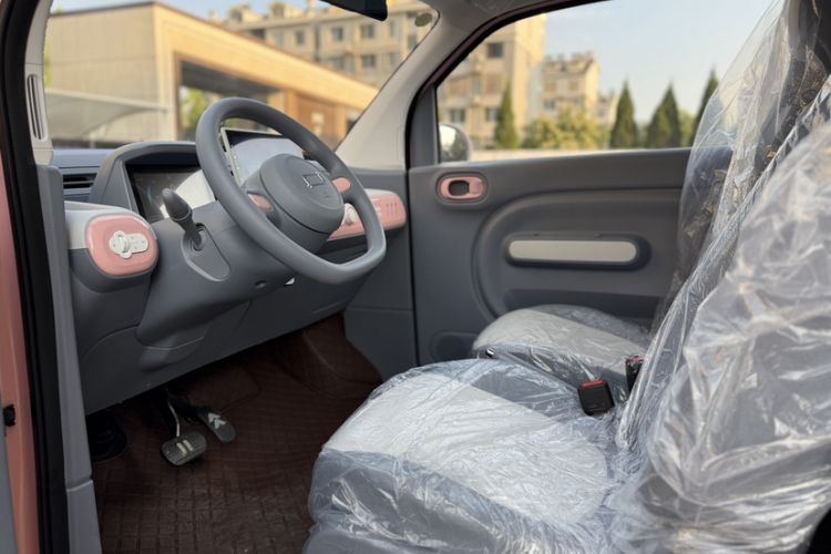 Used Bestune Pony 2025 222km Range Linglong Horse Interior 4