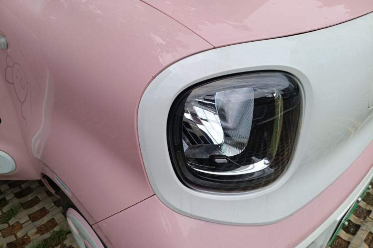 Used Bestune Pony 2025 222km Range Agile Horse Right Front Headlight