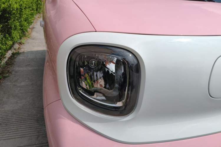 Used Bestune Pony 2025 222km Range Agile Horse Right Front Headlight