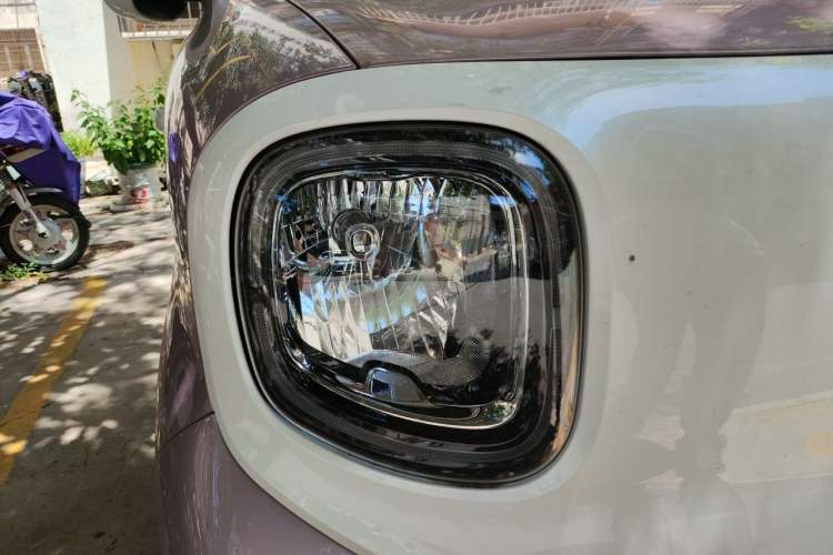 Used Bestune Pony 2025 222km Range Agile Horse Right Front Headlight