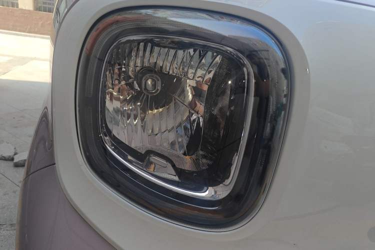 Used Bestune Pony 2025 222km Range Agile Horse Right Front Headlight
