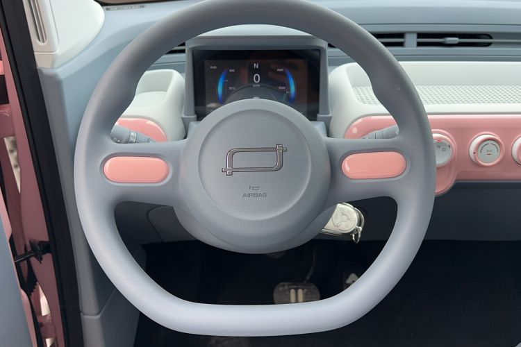 Used Bestune Pony 2025 222km Range Elegant Horse Steering Wheel