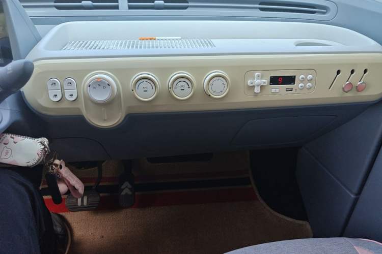 Used Bestune Pony 2025 222km Range Agile Horse Audio And AC Panel
