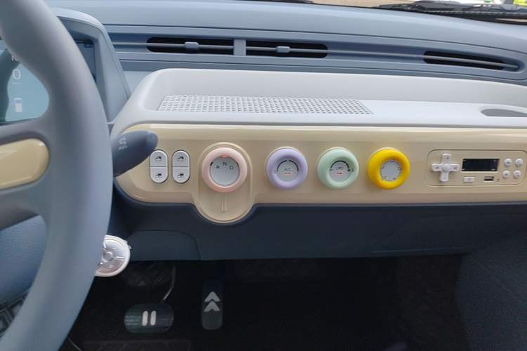 Used Bestune Pony 2025 222km Lightning Horse Audio And AC Panel