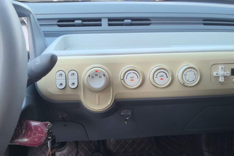 Used Bestune Pony 2025 222km Range Agile Horse Audio And AC Panel