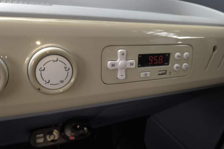 Used Bestune Pony 2025 222km Lightning Horse Audio And AC Panel