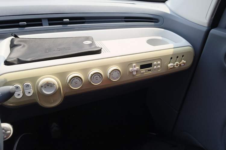Used Bestune Pony 2025 222km Range Agile Horse Audio And AC Panel