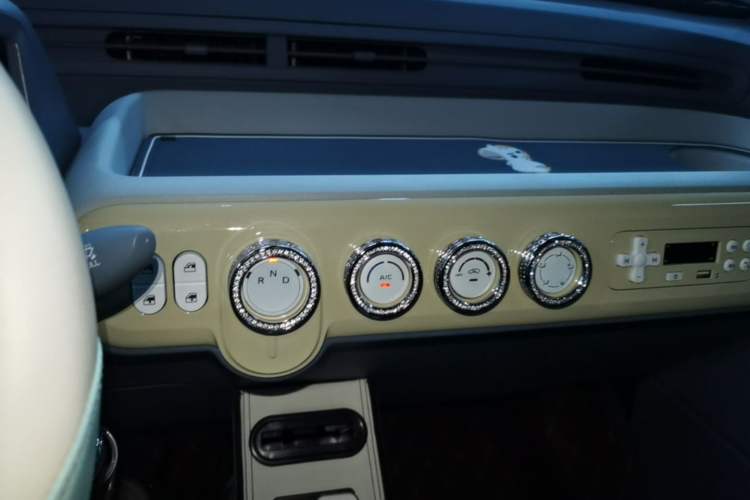 Used Bestune Pony 2025 222km Lightning Horse Audio And AC Panel