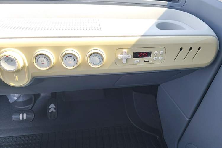 Used Bestune Pony 2025 222km Lightning Horse Audio And AC Panel
