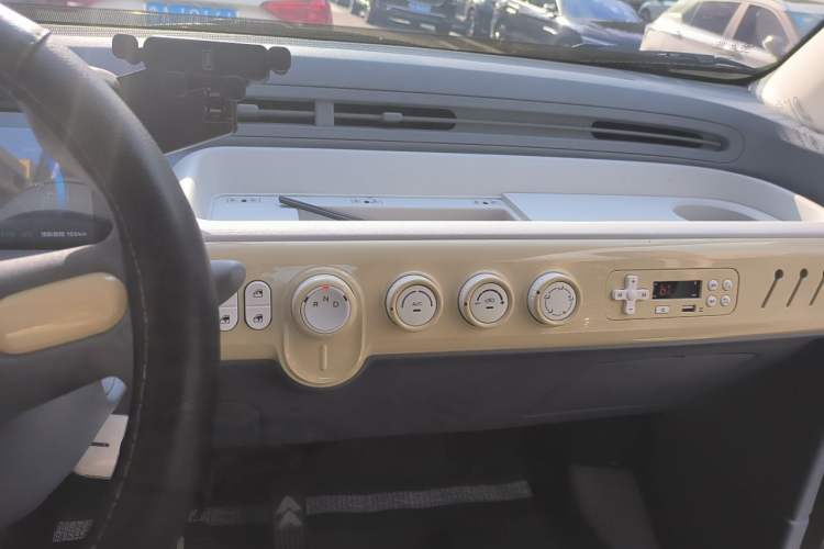 Used Bestune Pony 2025 222km Range Agile Horse Audio And AC Panel