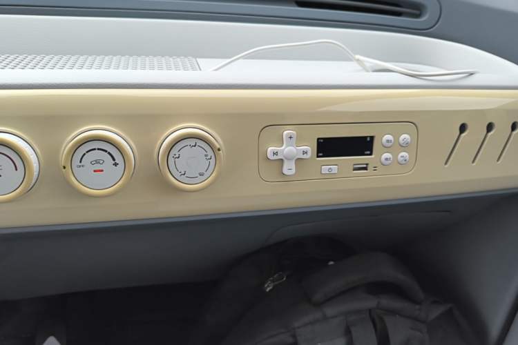 Used Bestune Pony 2025 222km Lightning Horse Audio And AC Panel