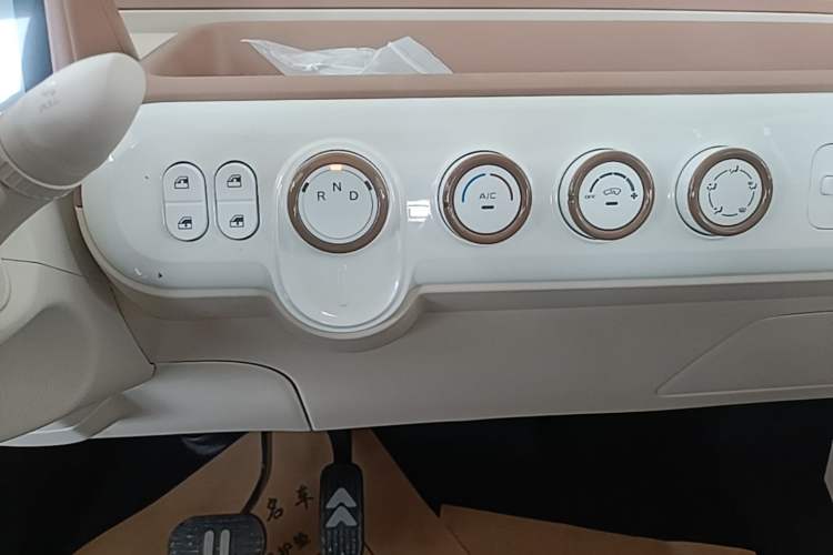 Used Bestune Pony 2025 222km Range Agile Horse Audio And AC Panel