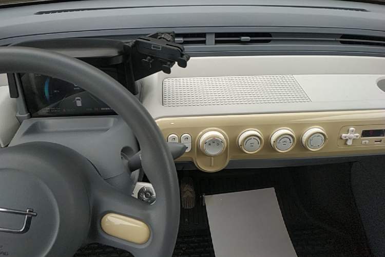 Used Bestune Pony 2025 222km Range Linglong Horse Audio And AC Panel