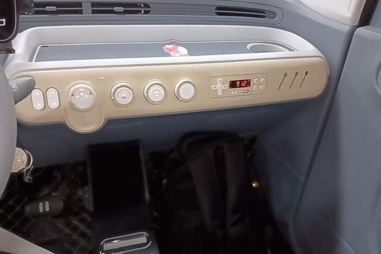 Used Bestune Pony 2025 222km Range Agile Horse Audio And AC Panel