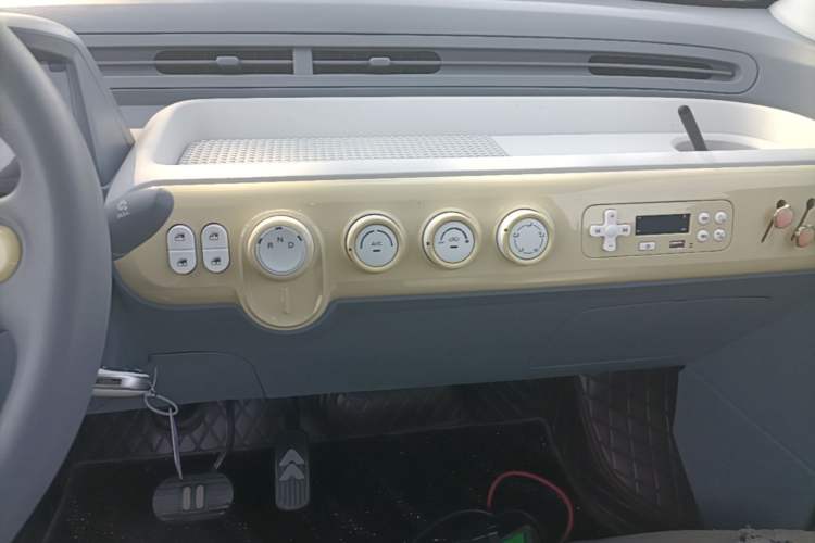 Used Bestune Pony 2025 222km Range Agile Horse Audio And AC Panel