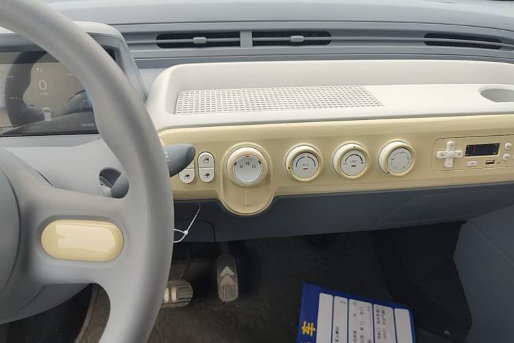 Used Bestune Pony 2025 222km Range Linglong Horse Audio And AC Panel