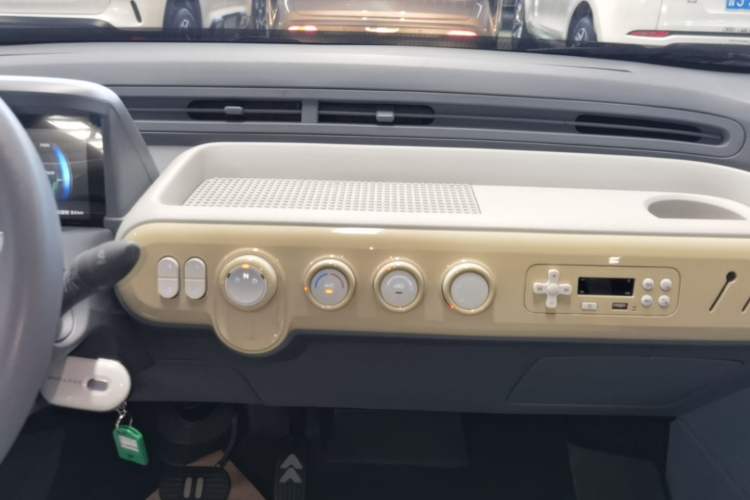 Used Bestune Pony 2025 222km Range Agile Horse Audio And AC Panel