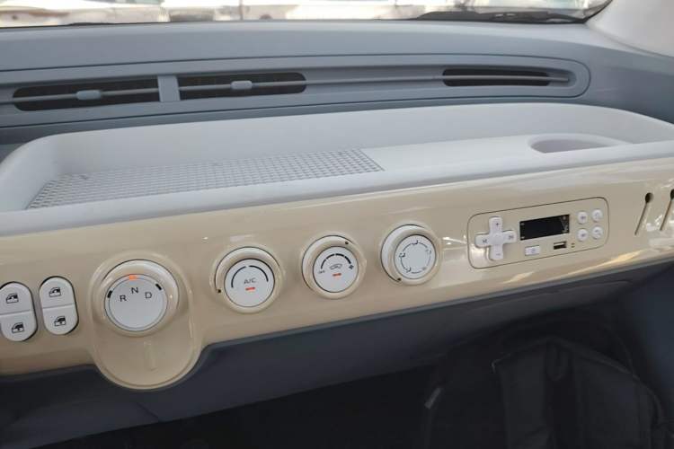 Used Bestune Pony 2025 222km Lightning Horse Audio And AC Panel