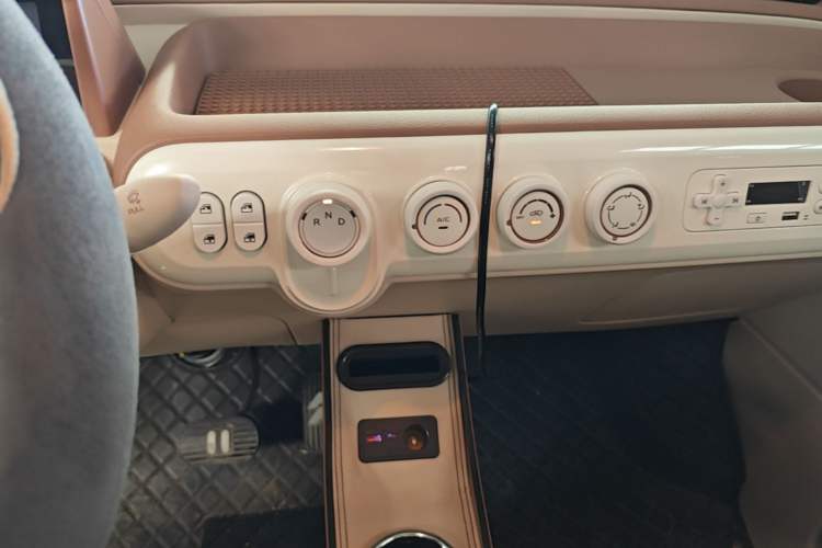 Used Bestune Pony 2025 222km Lightning Horse Audio And AC Panel