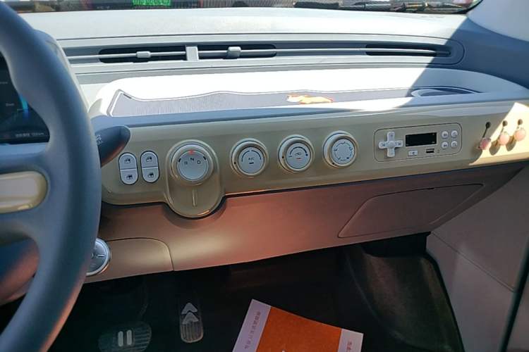 Used Bestune Pony 2025 222km Range Agile Horse Audio And AC Panel
