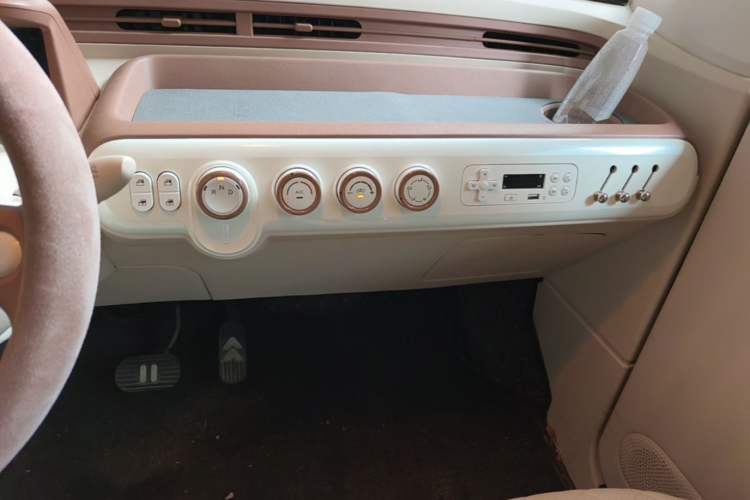 Used Bestune Pony 2025 222km Lightning Horse Audio And AC Panel