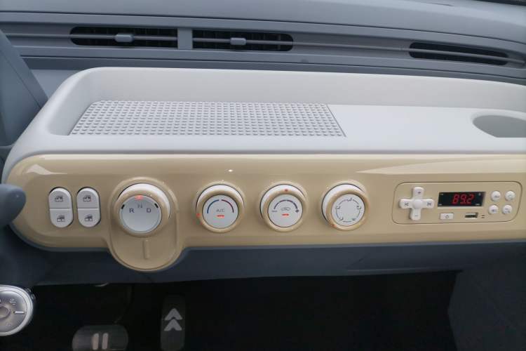 Used Bestune Pony 2025 222km Lightning Horse Audio And AC Panel
