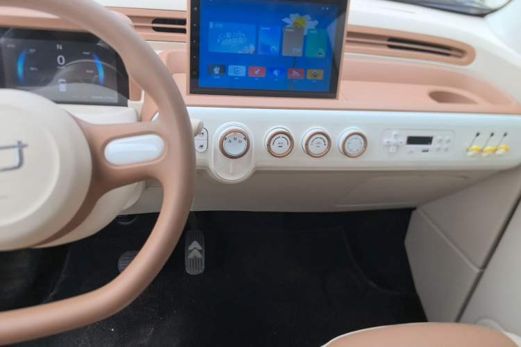 Used Bestune Pony 2025 222km Range Linglong Horse Audio And AC Panel