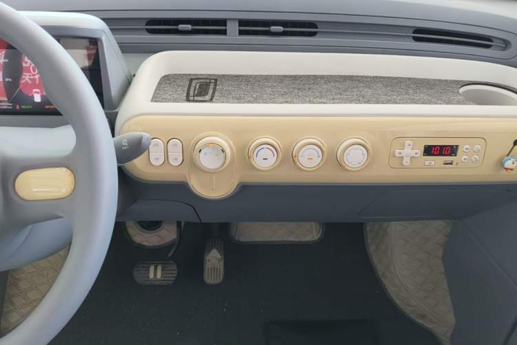 Used Bestune Pony 2025 222km Range Agile Horse Audio And AC Panel