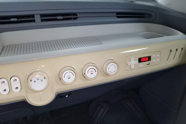 Used Bestune Pony 2025 222km Range Agile Horse Audio And AC Panel