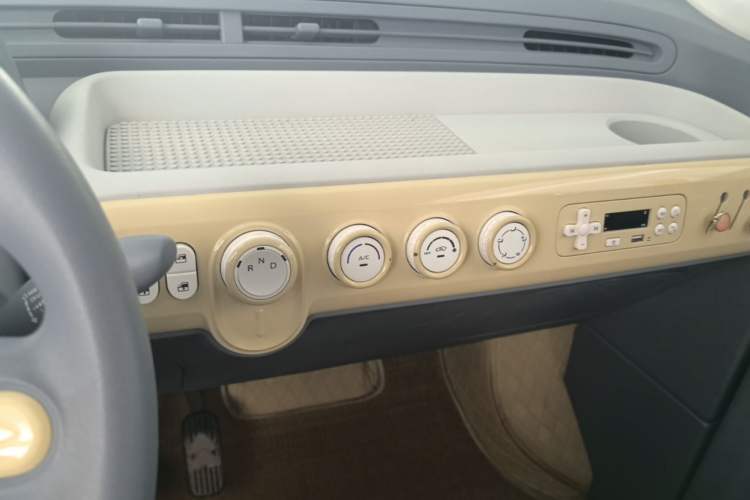 Used Bestune Pony 2025 222km Range Linglong Horse Audio And AC Panel