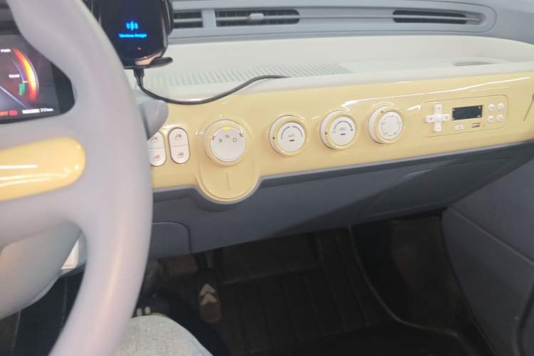 Used Bestune Pony 2025 222km Lightning Horse Audio And AC Panel