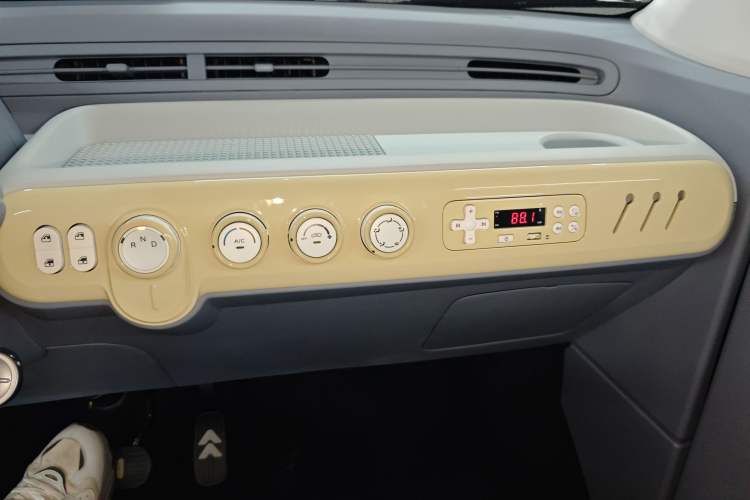 Used Bestune Pony 2025 222km Lightning Horse Audio And AC Panel