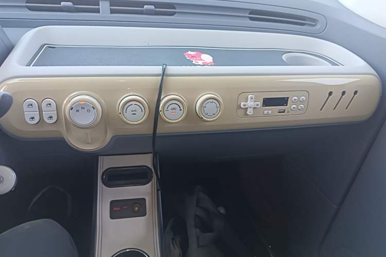 Used Bestune Pony 2025 222km Lightning Horse Audio And AC Panel