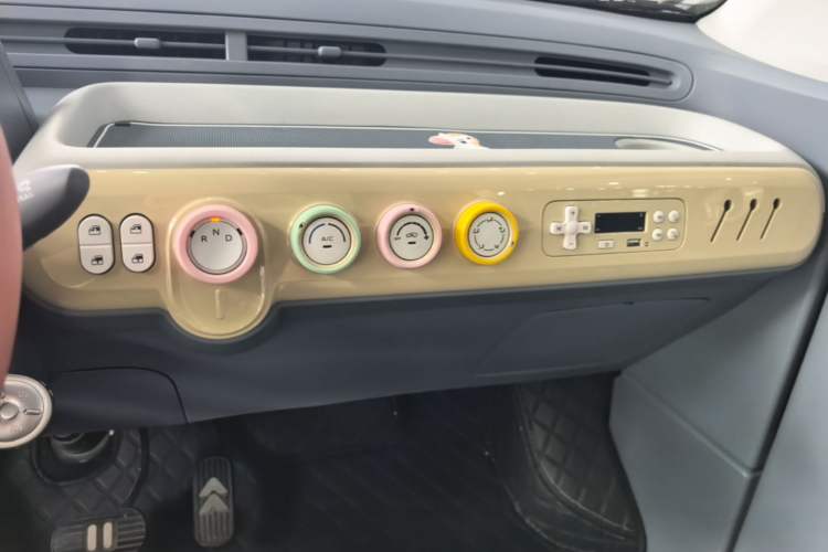 Used Bestune Pony 2025 222km Range Agile Horse Audio And AC Panel