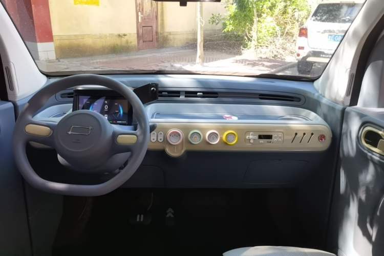 Used Bestune Pony 2025 222km Range Agile Horse Audio And AC Panel