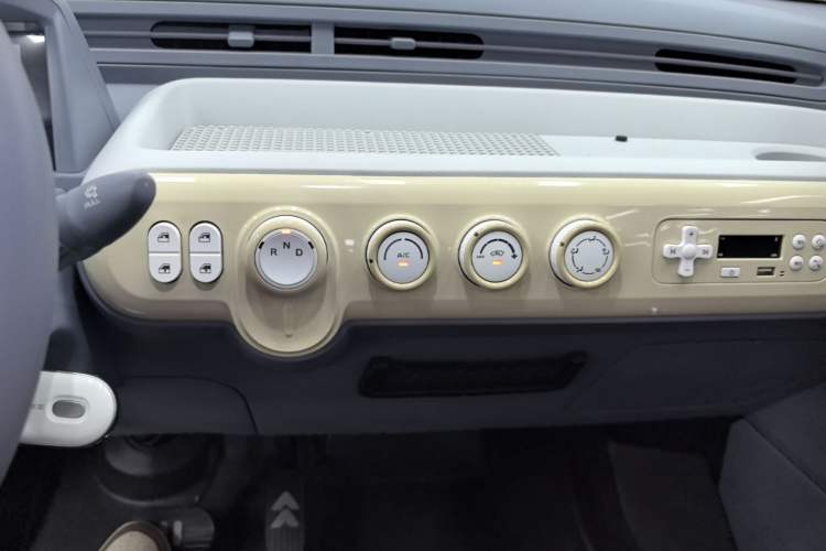 Used Bestune Pony 2025 222km Lightning Horse Audio And AC Panel