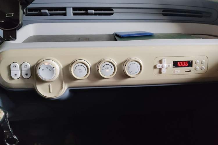 Used Bestune Pony 2025 222km Range Agile Horse Audio And AC Panel