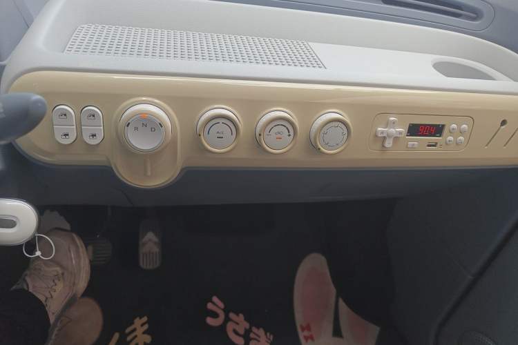Used Bestune Pony 2025 222km Range Linglong Horse Audio And AC Panel