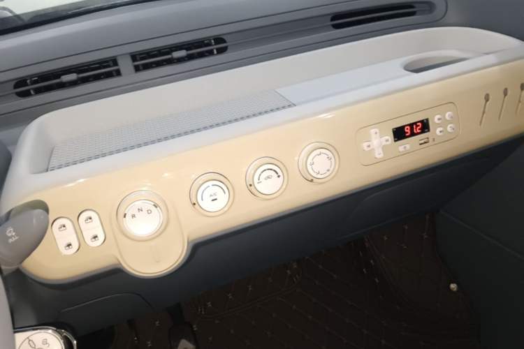Used Bestune Pony 2025 222km Range Agile Horse Audio And AC Panel