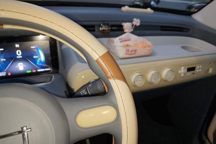 Used Bestune Pony 2025 222km Lightning Horse Audio And AC Panel