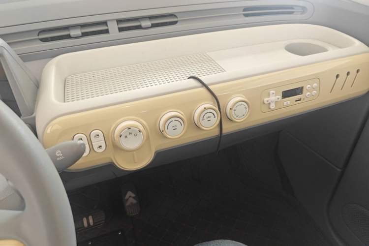 Used Bestune Pony 2025 222km Lightning Horse Audio And AC Panel