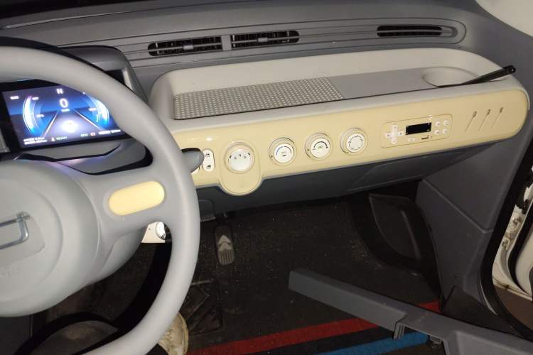 Used Bestune Pony 2025 222km Range Agile Horse Audio And AC Panel