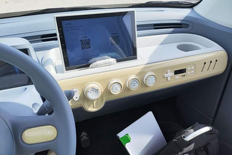 Used Bestune Pony 2025 222km Range Linglong Horse Audio And AC Panel