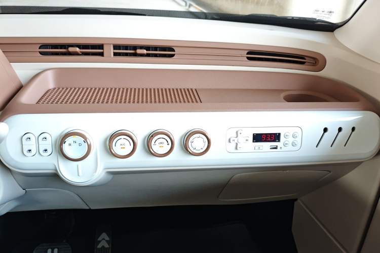 Used Bestune Pony 2025 222km Range Agile Horse Audio And AC Panel