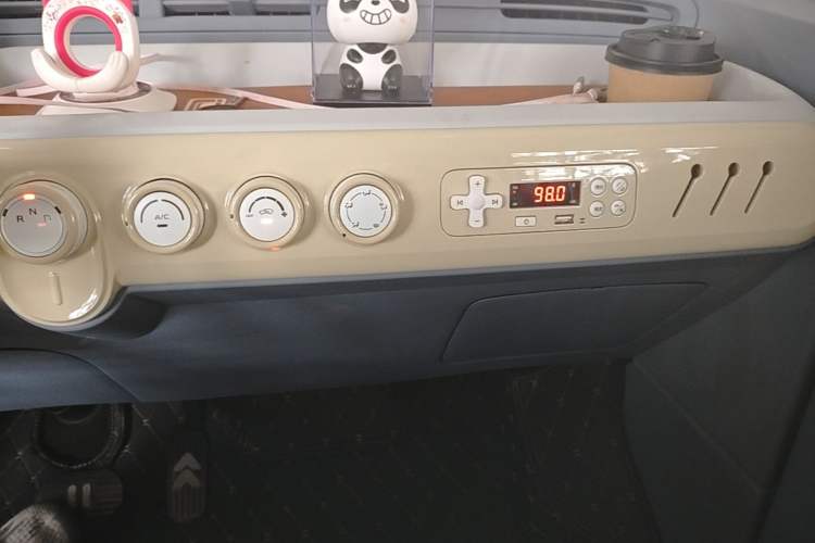 Used Bestune Pony 2025 222km Lightning Horse Audio And AC Panel