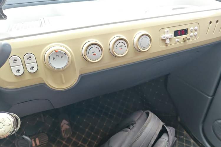 Used Bestune Pony 2025 222km Range Agile Horse Audio And AC Panel