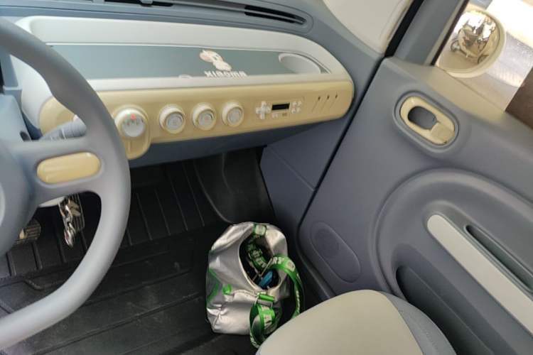 Used Bestune Pony 2025 222km Range Agile Horse Audio And AC Panel