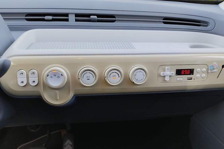 Used Bestune Pony 2025 222km Clever Horse Audio And AC Panel