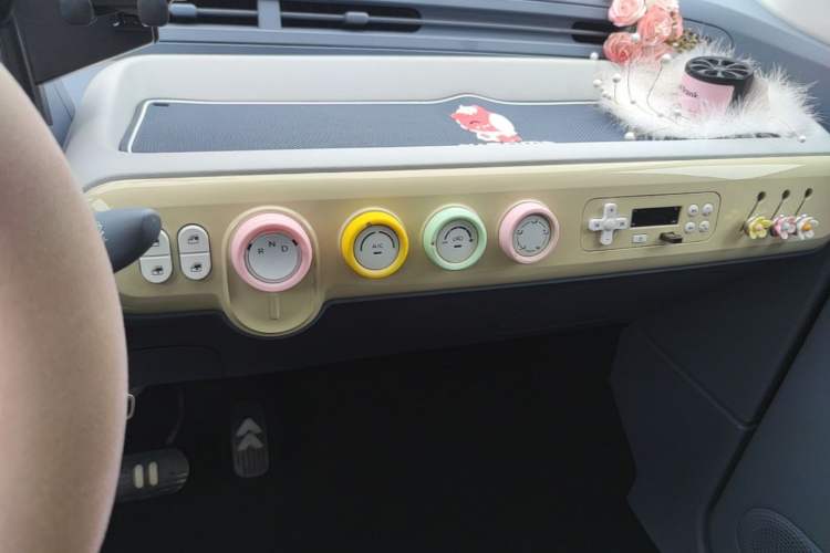 Used Bestune Pony 2025 222km Range Agile Horse Audio And AC Panel