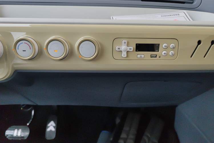 Used Bestune Pony 2025 222km Lightning Horse Audio And AC Panel